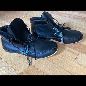 Cowhide Leather Daily New Ladies Black Moccasins